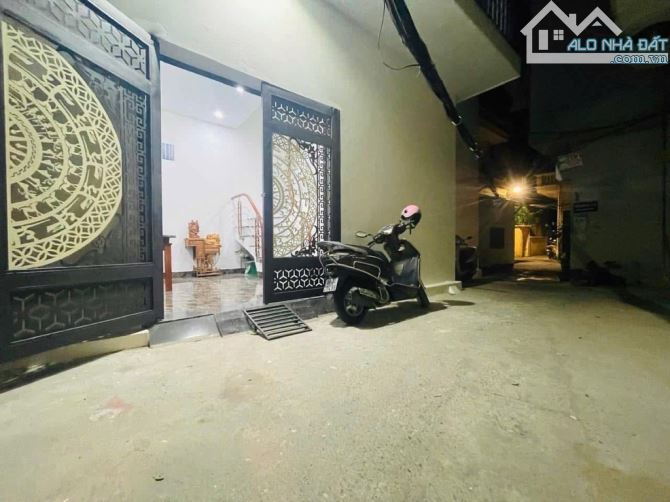 Bán nhà đẹp dân xây Đội Cấn, DT 40m2 x 4T, MT 6m, ngõ nông, gần mặt phố, oto nhỏ, 10 tỷ