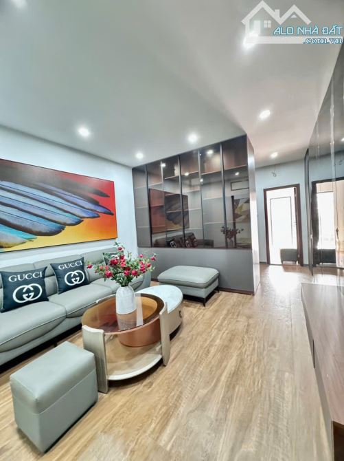 Cần bán căn hộ tập thể tầng 4, đường Phương Mai quận Đống Đa, dt 30m, mt 4m, giá 3,05 tỷ - 11