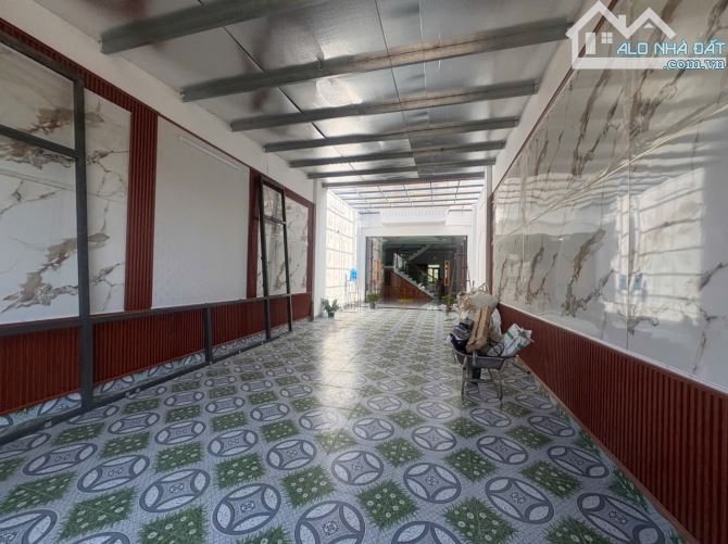 Nhà sân vườn Mặt tiền Nguyễn Chí Thanh - 1