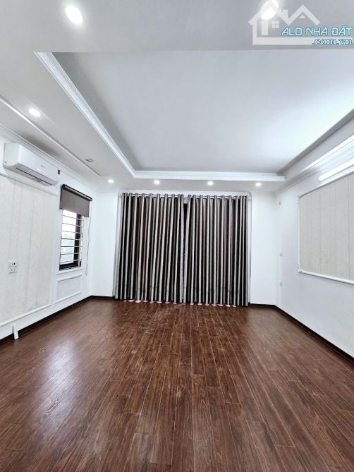 BÁN NHÀ BÁT KHỐI. 30 M. 5 TẦNG .MT 5.5. GIÁ 4..4 tỷ ( Có thương lượng ) - 1
