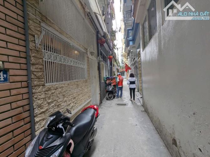 Bán Nhà Phố Quan Hoa DT65/70+4T Tặng Lại Nội Thất Gần Phố Giá 13.4Tỷ - 1