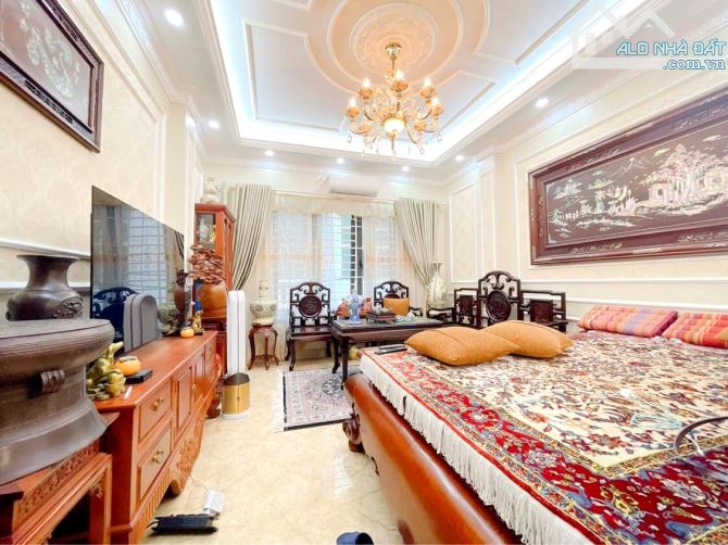 Bán nhà Nguyễn Văn Cừ, Gara ô tô, nội thất đẳng cấp, 10 phút qua nội thành - 1