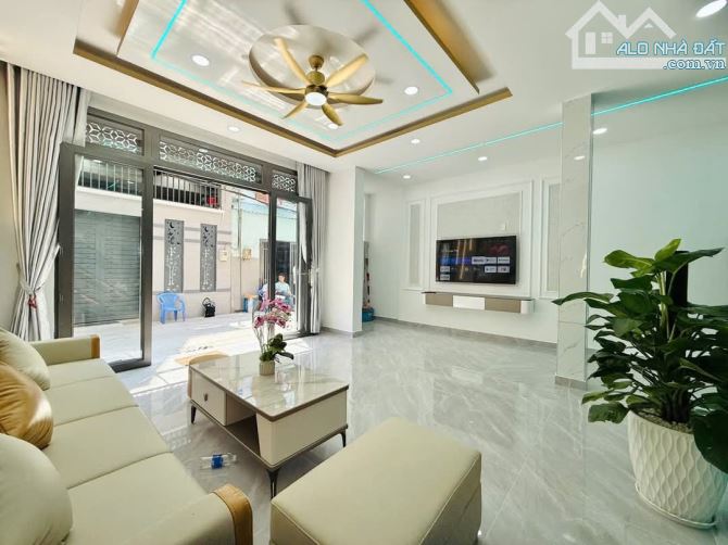 NHÀ ĐẸP GÒ VẤP HƯỚNG ĐÔNG - HẺM XE HƠI 5M - DT 6X11M - GIÁ 6,18 TỶ TL - 1