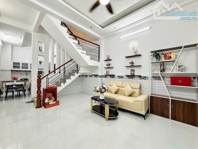 Hẻm Ô tô cách Phạm Văn Đồng 300m nhà đẹp lung linh - 1