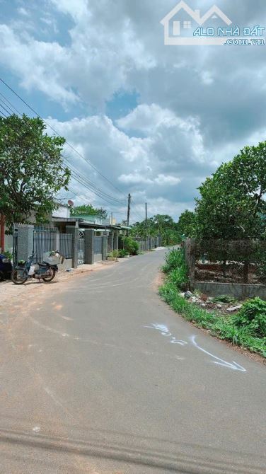 Cần tiền trả nợ Ngân Hàng Tôi cần bán lô góc 2 mặt tiền 9x38 giá 6,7 Triệu/m2 Sổ đỏ - 1
