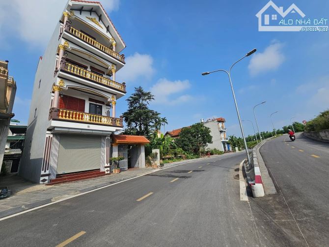 Bán đất mặt Đê Vàng, Phúc Lợi 135tr/m2 giá tốt đầu tư - 1