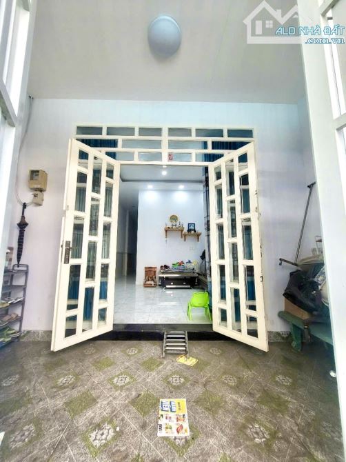 GIÁ TỐT NHẤT PHAN VĂN HỚN - NHÀ 2 MẶT HẺM TRƯỚC SAU - HẺM XE HƠI - 84m2 (4,5x21) Cấp 4 2PN - 1