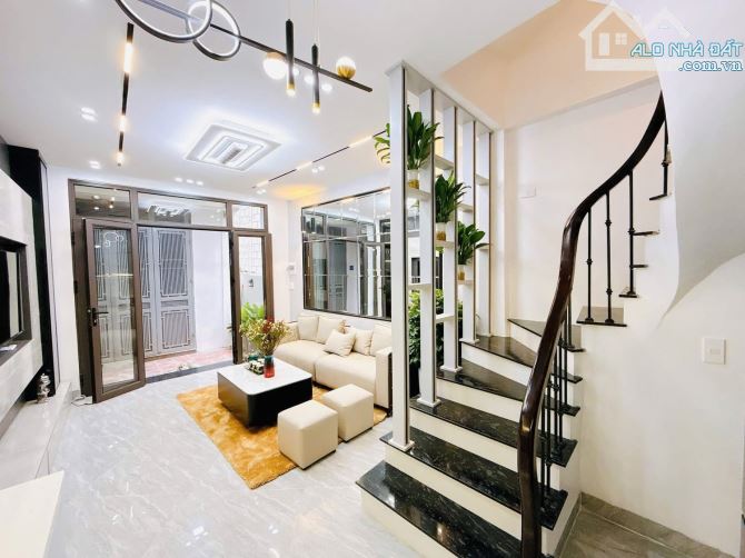 TRẦN THÁI TÔNG-SIÊU HIẾM CẦU GIẤY - NHÀ ĐẸP FULL NỘI THẤT- GIÁ 6.1 TỶ - 1