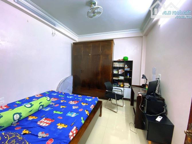 Nhà đẹp ở luôn Lạc Long Quân Cầu Giấy. Sổ A4 42m, 4 tầng 4 ngủ MT4m Giá 9 tỷ - 1