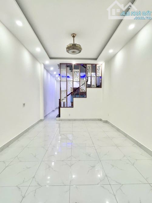 Lê Trọng Tấn Tân Phú 47m2 3 tầng giá nhỉnh 5 tỷ - 1