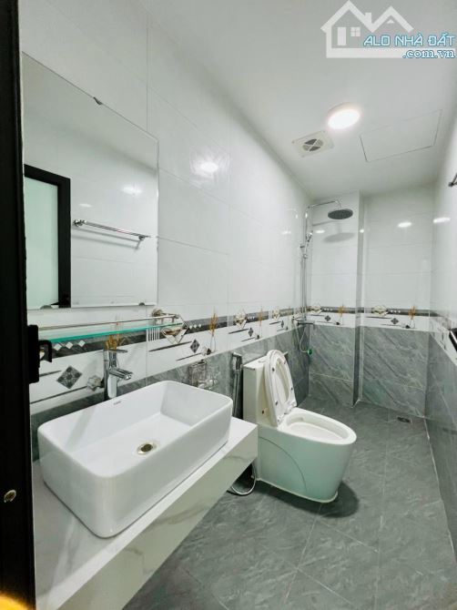 SIÊU HOT ! BÁN NHÀ GẦN XUÂN LA, NGOẠI GIAO ĐOÀN - LÔ GÓC - Ô TÔ ĐỖ - 5 TẦNG - 3,8M MT - 12