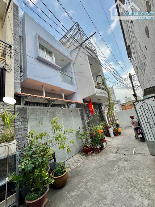 ✨ NHÀ 3 TẦNG BTCT MỚI ĐẸP, HẺM 1/ Ô TÔ ĐỖ CỬA, 42M2 (Ngang 4M x Dài 10.5M) SỔ A4 - 5,5 TỶ - 13