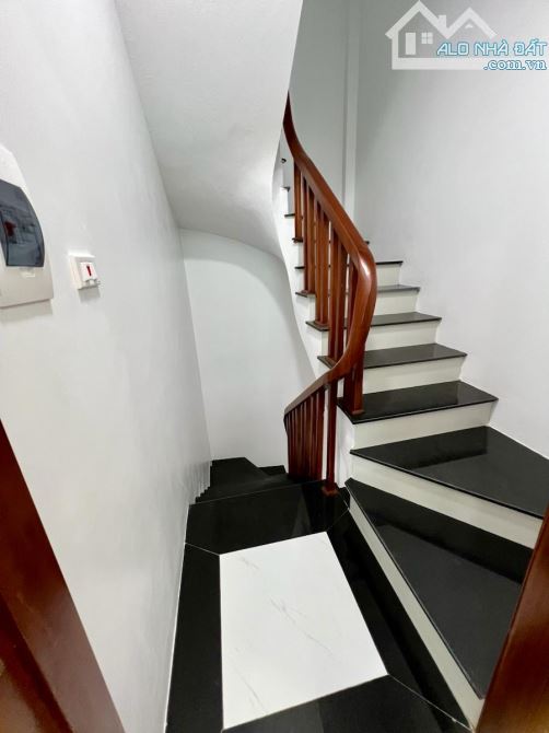 SIÊU HOT ! BÁN NHÀ GẦN XUÂN LA, NGOẠI GIAO ĐOÀN - LÔ GÓC - Ô TÔ ĐỖ - 5 TẦNG - 3,8M MT - 13