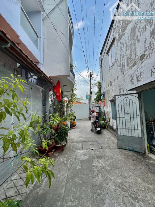 ✨ NHÀ 3 TẦNG BTCT MỚI ĐẸP, HẺM 1/ Ô TÔ ĐỖ CỬA, 42M2 (Ngang 4M x Dài 10.5M) SỔ A4 - 5,5 TỶ - 14