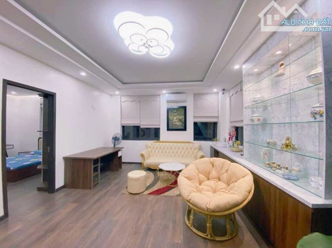 BIỆT THỰ ĐƠN LẬP  - 3 TẦNG ROYAL PARK - - 2
