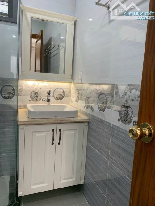 Bán Nhà Khu Biệt Tự Hồng Long - Huỳnh Lan Khanh Q.TB 5mx20m 102m2 4 tầng Giá 27,8tỷ TL - 2
