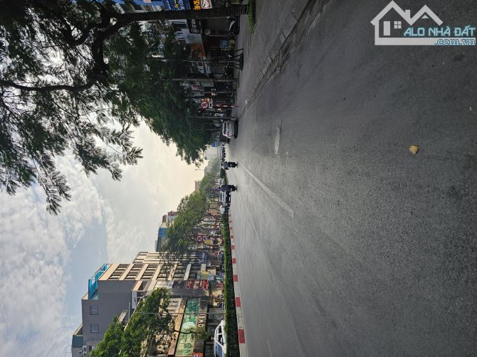 BÁN NHÀ PHÂN LÔ PHỐ NGỌC LÂM LONG  BIÊN 22 TỶ DT 100m2 x MT: 5m x 5 TẦNG VỈA HÈ KINH DOANH - 2