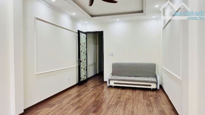 🔆🔆🔆 Phố Bồ Đề 3 Bước Ra Nguyễn Văn Cừ - Nhà 4 Tầng - Ở Luôn - 2 Thoáng - 2