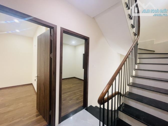 Bán nhà Nguyễn Đình Thi - Tây Hồ 65m2, 4 Tầng, Mt 6m giá 14,6 tỷ. - 2