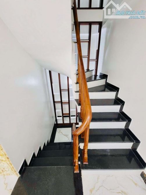 Bán nhà Phố Phùng Chí Kiên, mới 100% ôtô cất trong, thang máy, tặng nội thất xịn, 66M*6T - 2
