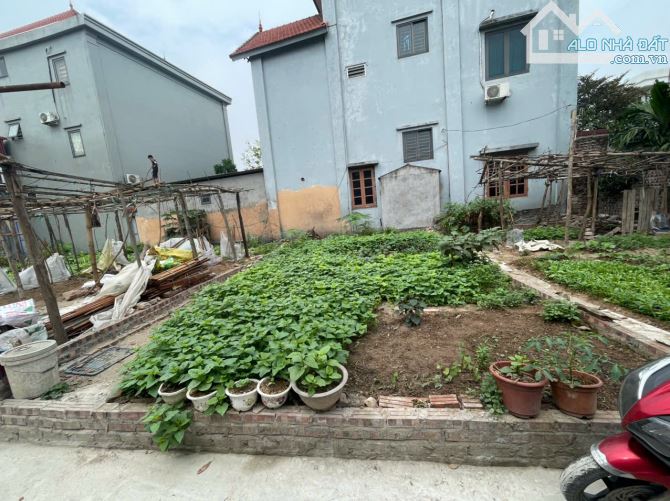 Vừa tiền gần trục chính, cần bán đất Dục Tú Đông Anh, khu dân cư đông đúc, giá 3 tỷ 35 - 2
