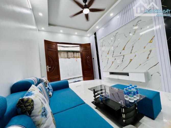 SIÊU HOT ! BÁN NHÀ GẦN XUÂN LA, NGOẠI GIAO ĐOÀN - LÔ GÓC - Ô TÔ ĐỖ - 5 TẦNG - 3,8M MT - 2