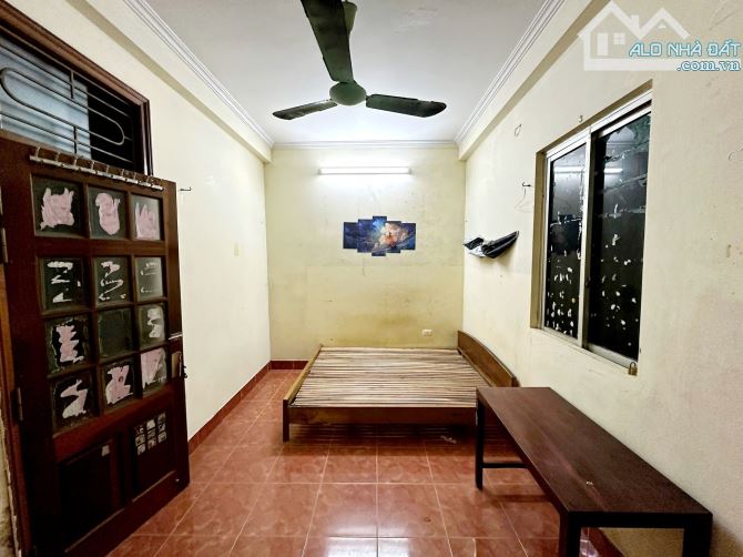 Cần bán gấp nhà phân lô phố Lê văn Hiến 45m2, 5T, lô góc, ô tô, kinh doanh - 2