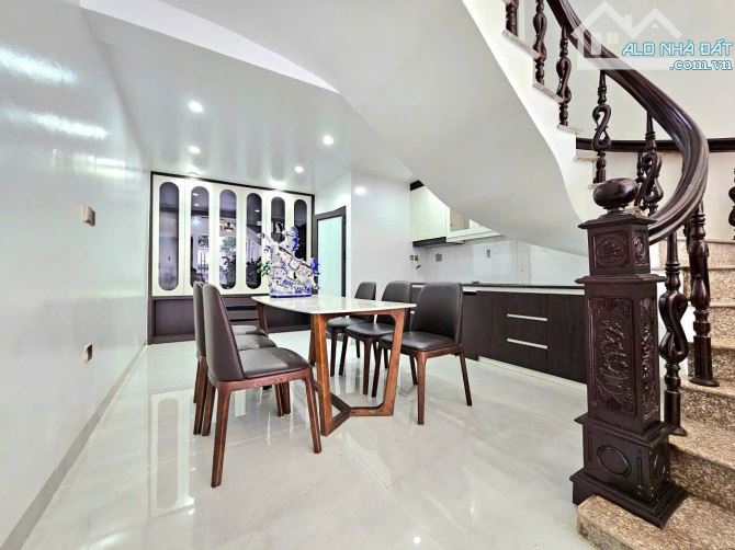 CHUYỂN NHƯỢNG NHÀ 4 TẦNG ĐỘC LẬP ĐƯỜNG NGÔ GIA TỰ, GẦN NGÃ 3 VĂN CAO - 2