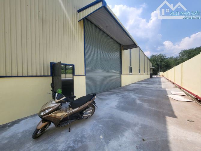 Cho thuê 2200m2 XƯỞNG Tân Uyên Gía :140 triệu/tháng ,PCCC tự động nghiệm thu ,Đường  cont - 2