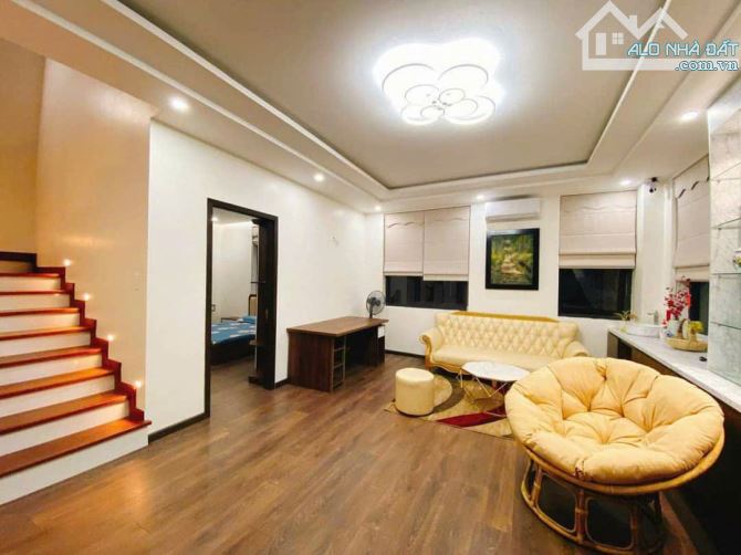 BIỆT THỰ ĐƠN LẬP  - 3 TẦNG ROYAL PARK - - 3