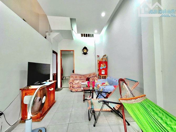 ✨ NHÀ 3 TẦNG BTCT MỚI ĐẸP, HẺM 1/ Ô TÔ ĐỖ CỬA, 42M2 (Ngang 4M x Dài 10.5M) SỔ A4 - 5,5 TỶ - 3