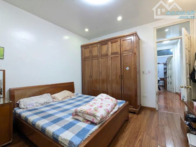 Bán Nhà Phố Quan Hoa DT65/70+4T Tặng Lại Nội Thất Gần Phố Giá 13.4Tỷ - 3