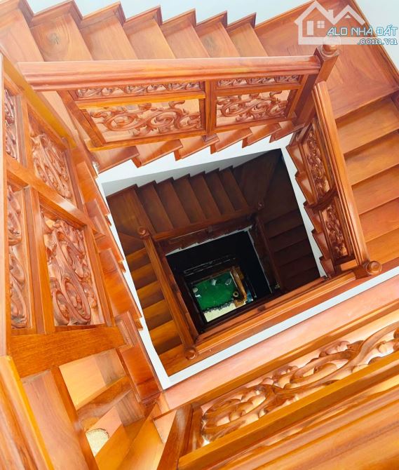 Bán nhà Nguyễn Văn Cừ, Gara ô tô, nội thất đẳng cấp, 10 phút qua nội thành - 3