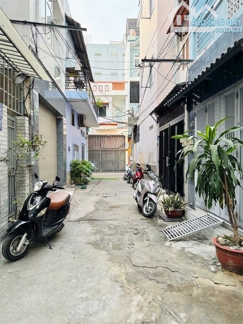 Hẻm Ô tô cách Phạm Văn Đồng 300m nhà đẹp lung linh - 3