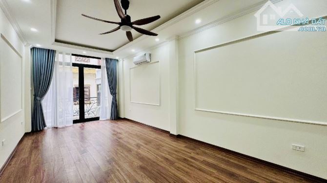 🔆🔆🔆 Phố Bồ Đề 3 Bước Ra Nguyễn Văn Cừ - Nhà 4 Tầng - Ở Luôn - 2 Thoáng - 3