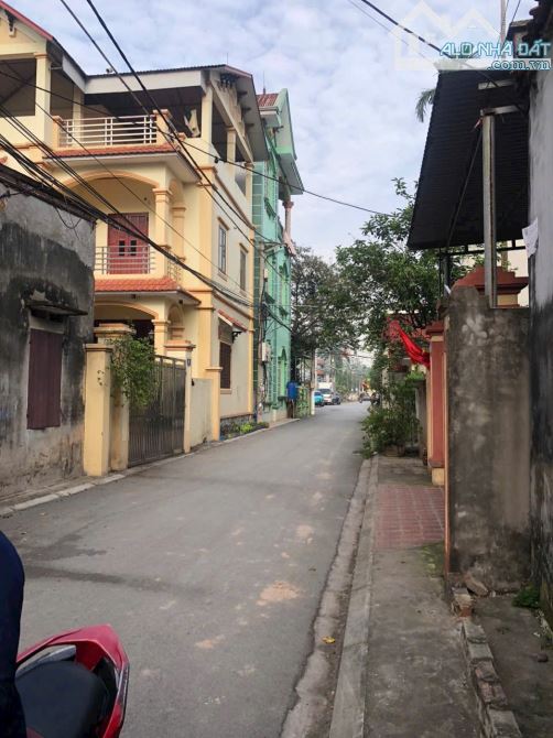 Bán Đất Tặng Nhà 3 Tầng Kiêu Kỵ - Trục Chính Ô Tô Tránh - Nhà Mới đẹp - giá 7.1 tỷ có TL - 3
