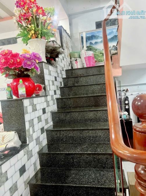 BÁN NHÀ 1 TRỆT 2 LẦU 100M2 MẶT TIỀN CHỢ CƠ KHÍ CHỈ 5,2 TỶ TL - 3
