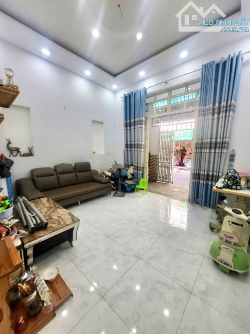 GIÁ TỐT NHẤT PHAN VĂN HỚN - NHÀ 2 MẶT HẺM TRƯỚC SAU - HẺM XE HƠI - 84m2 (4,5x21) Cấp 4 2PN - 3