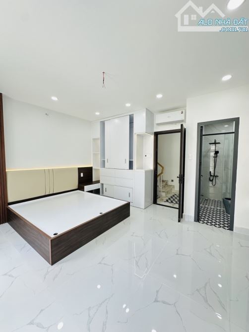MỘT SẸC GẦN MẶT TIỀN-4 TẦNG - TẶNG NỘI THẤT CAO CẤP - AN NINH - CHỈ HƠN 6 TỶ - 3