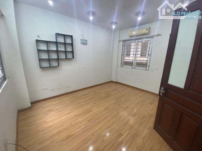 CẦN BÁN GẤP NHÀ MẶT NGÕ THỊNH QUANG - 5 TẦNG DÂN XÂY GẦN PHỐ - NHỈNH 6 TỶ - 3