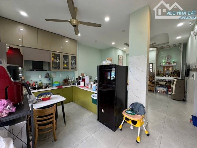 Siêu Phẩm, bán nhà 2 tầng 80m2, ngang 8.5m, ngay ngã tư bốn xã, đường xe tải, nhích 6 tỷ - 3