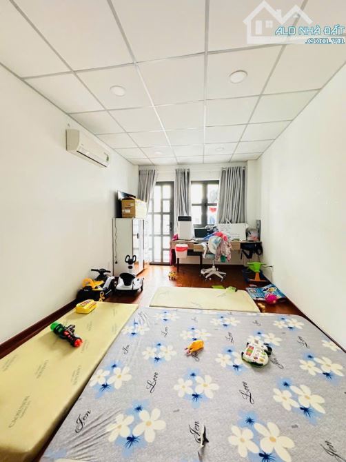 SÁT Q1 - P17 XÔ VIẾT NGHỆ TĨNH 71M2 - NHÀ ĐẸP 2 Tầng- CÓ 2 PN DƯỚI TRỆT- NỞ HẬU - 3
