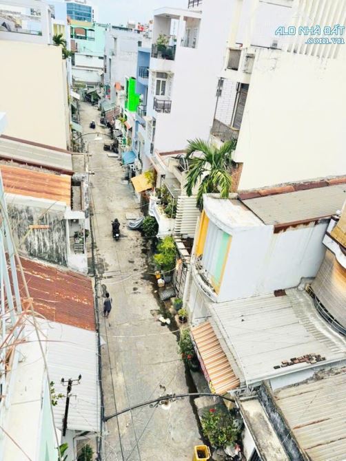 Giảm sâu nhà gần chợ Bà Chiểu - 5 tầng BTCT, hẻm 6m - Nhỉnh 5 tỷ - 5