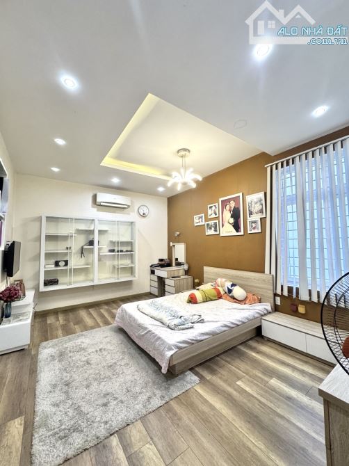 🌴 Bán nhà 3 tầng - 135mv, ngang 9m, 4 p.ngủ lớn - Không QH, LG, Hẻm xe hơi. Pháp lý chuẩn - 4