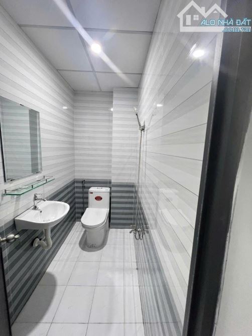 BÁN NHÀ MẶT TIỀN 176 - QUẬN 9 - 2 PHÒNG TRỌ CHO THUÊ - 4