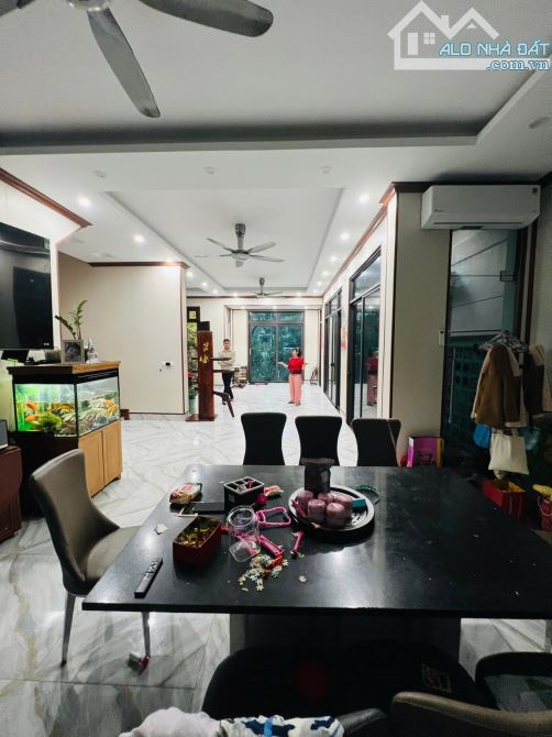 Biệt thự cực đẹp Đội Nhân Ba Đình. Sổ 141m, 4 tầng 3 ngủ MT8m2. Giá 42 tỷ - 4