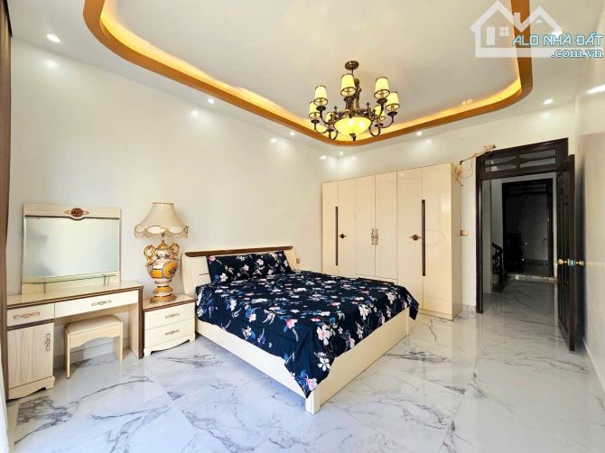 CHUYỂN NHƯỢNG NHÀ 4 TẦNG ĐỘC LẬP ĐƯỜNG NGÔ GIA TỰ, GẦN NGÃ 3 VĂN CAO - 4