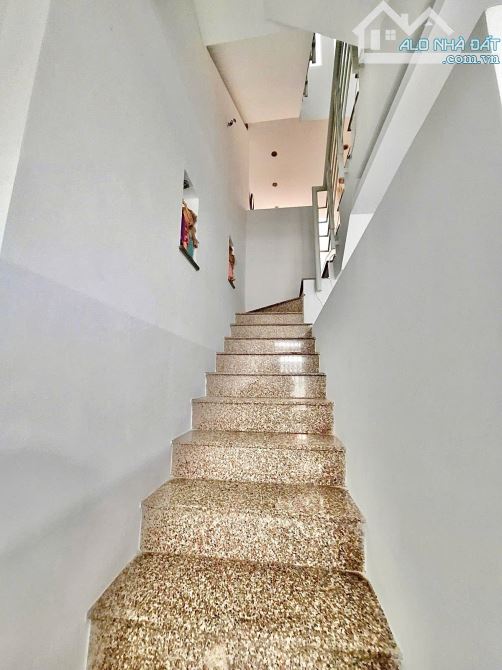 ✨ NHÀ 3 TẦNG BTCT MỚI ĐẸP, HẺM 1/ Ô TÔ ĐỖ CỬA, 42M2 (Ngang 4M x Dài 10.5M) SỔ A4 - 5,5 TỶ - 5