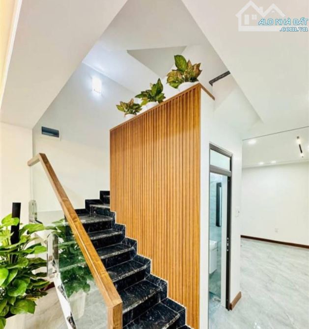 Bán nhà Lạch Tray, Hàng Kênh, Lê Chân, Hải Phòng. 4 tầng, 51m2, 3,5 tỷ. Ngang 3,9m, d2 - 5