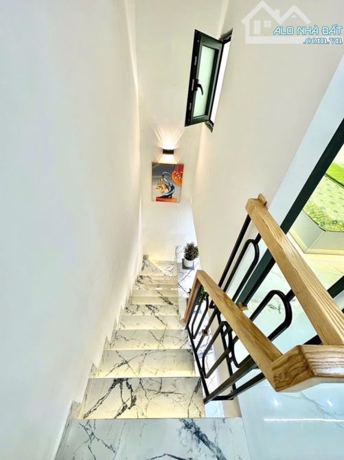 Giá mới: 3.350 tỷ HẺM XE HƠI Bùi Quang Là 20/23m2 Phường 12, Quận Gò vấp, Mô tả: + Nhà 1 t - 6